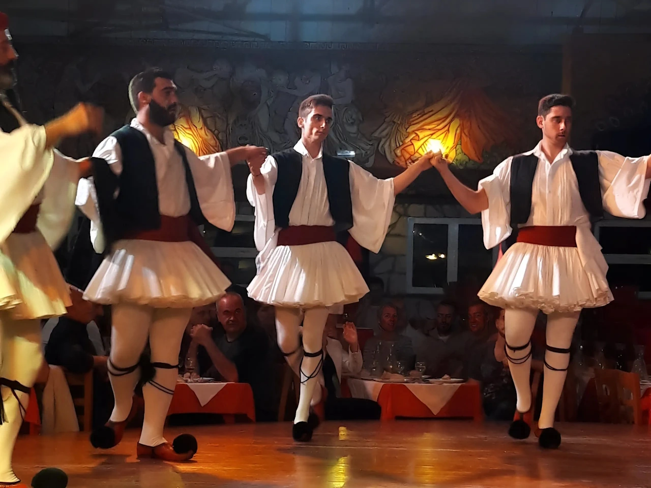 Anopolis: Kreeta folklooriõhtu