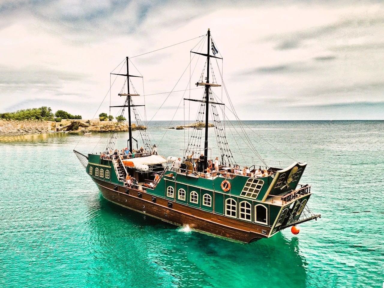 From Hersonissos: Half-Day Pirate Boat Trip with Lunch